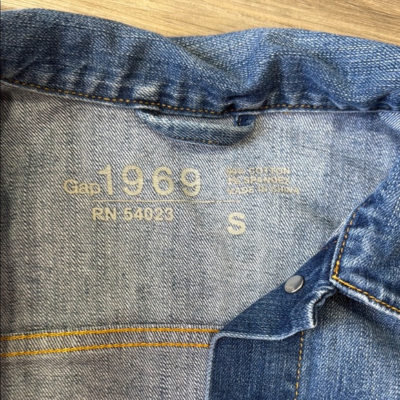 GAP Denim Jacket - Picture 2 of 5